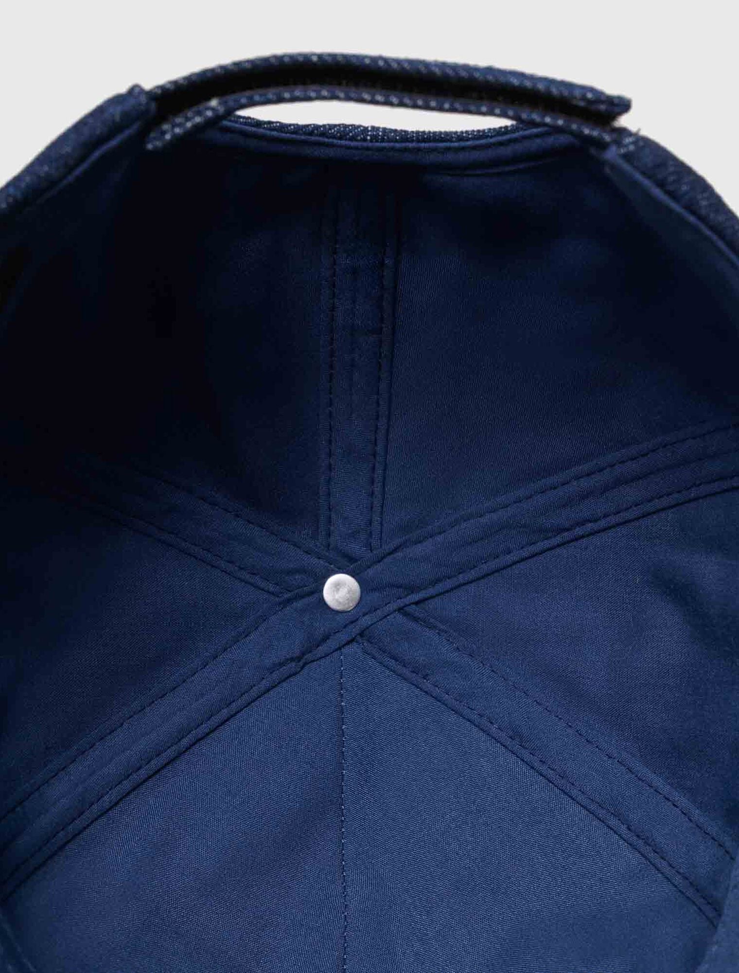 Casquette à logo en denim brut