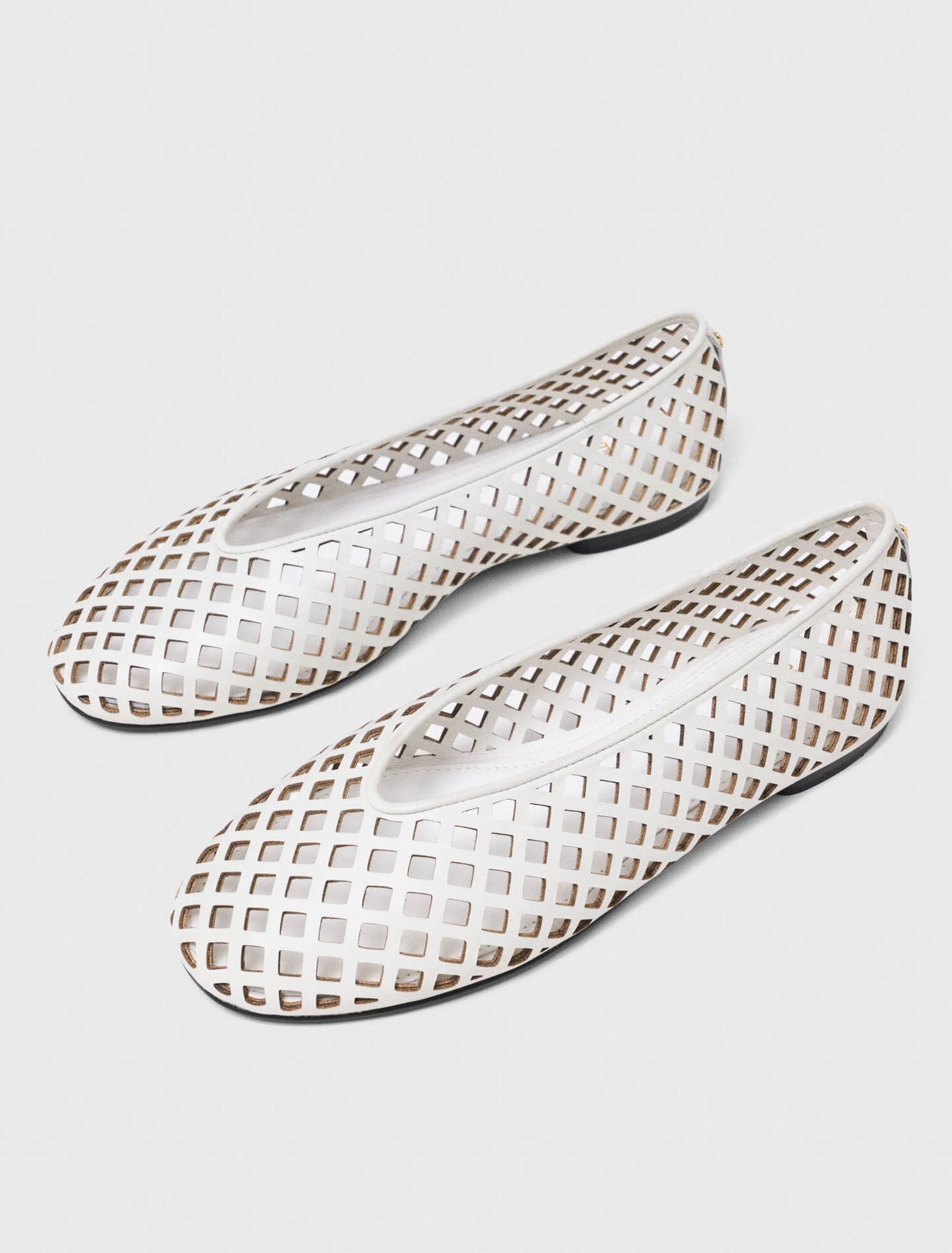 Ballerines en cuir perforé