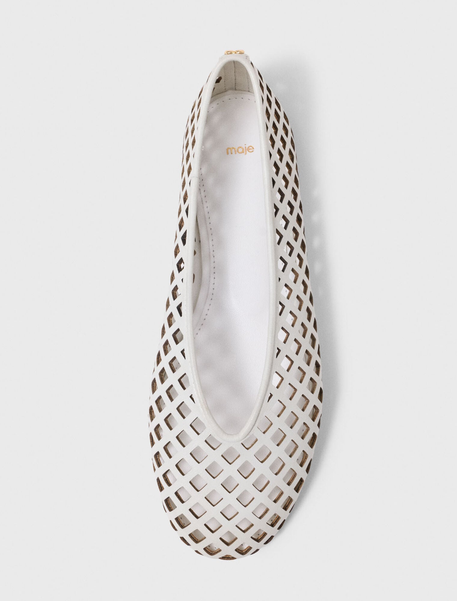 Ballerines en cuir perforé