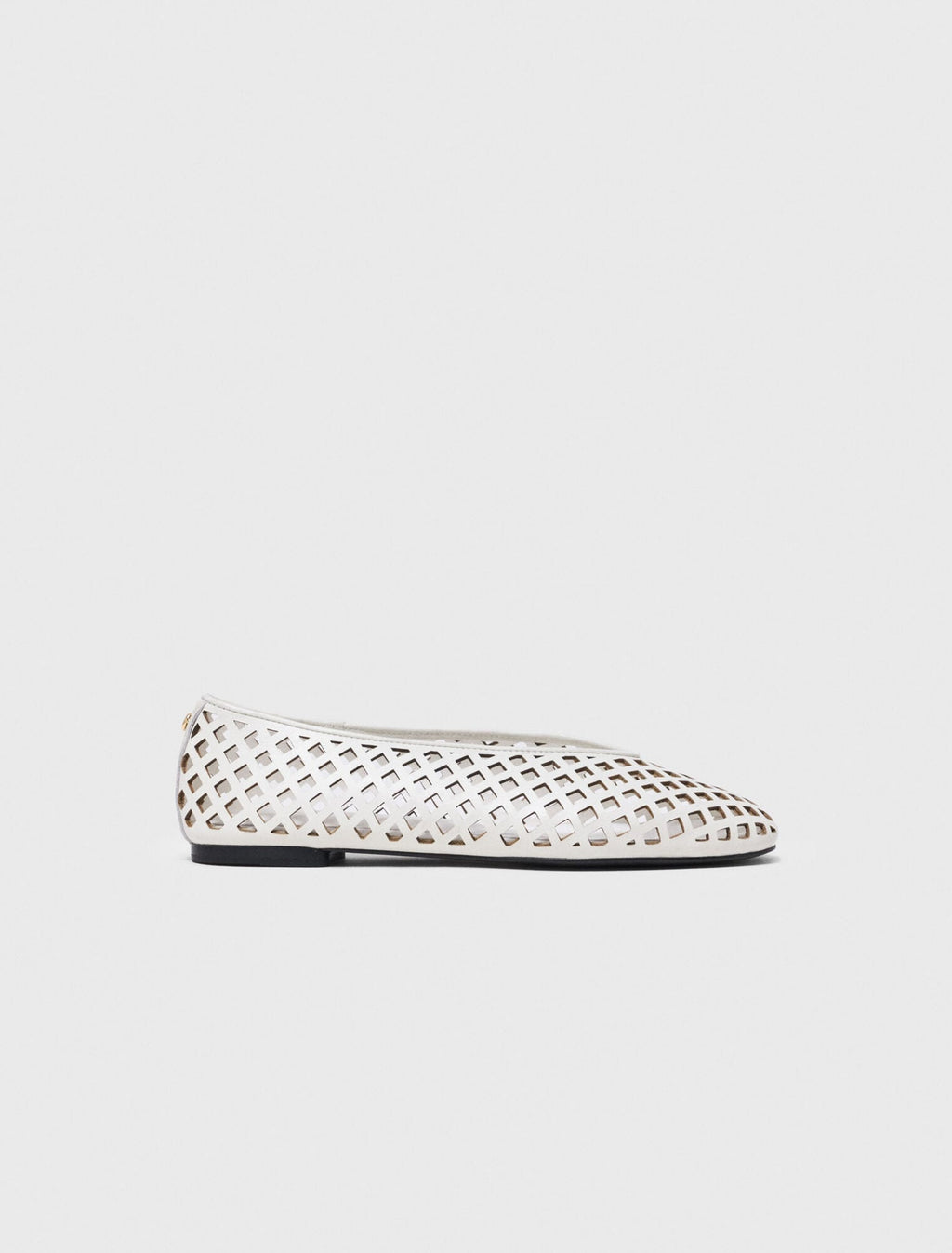 Ballerines en cuir perforé