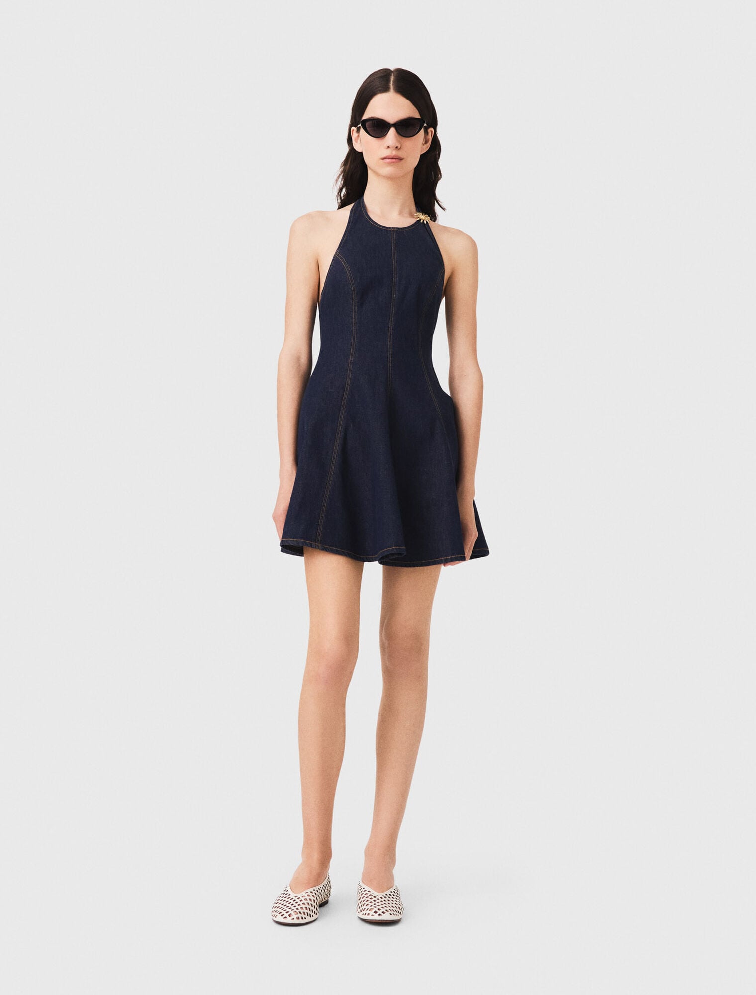 Robe courte en denim avec broche