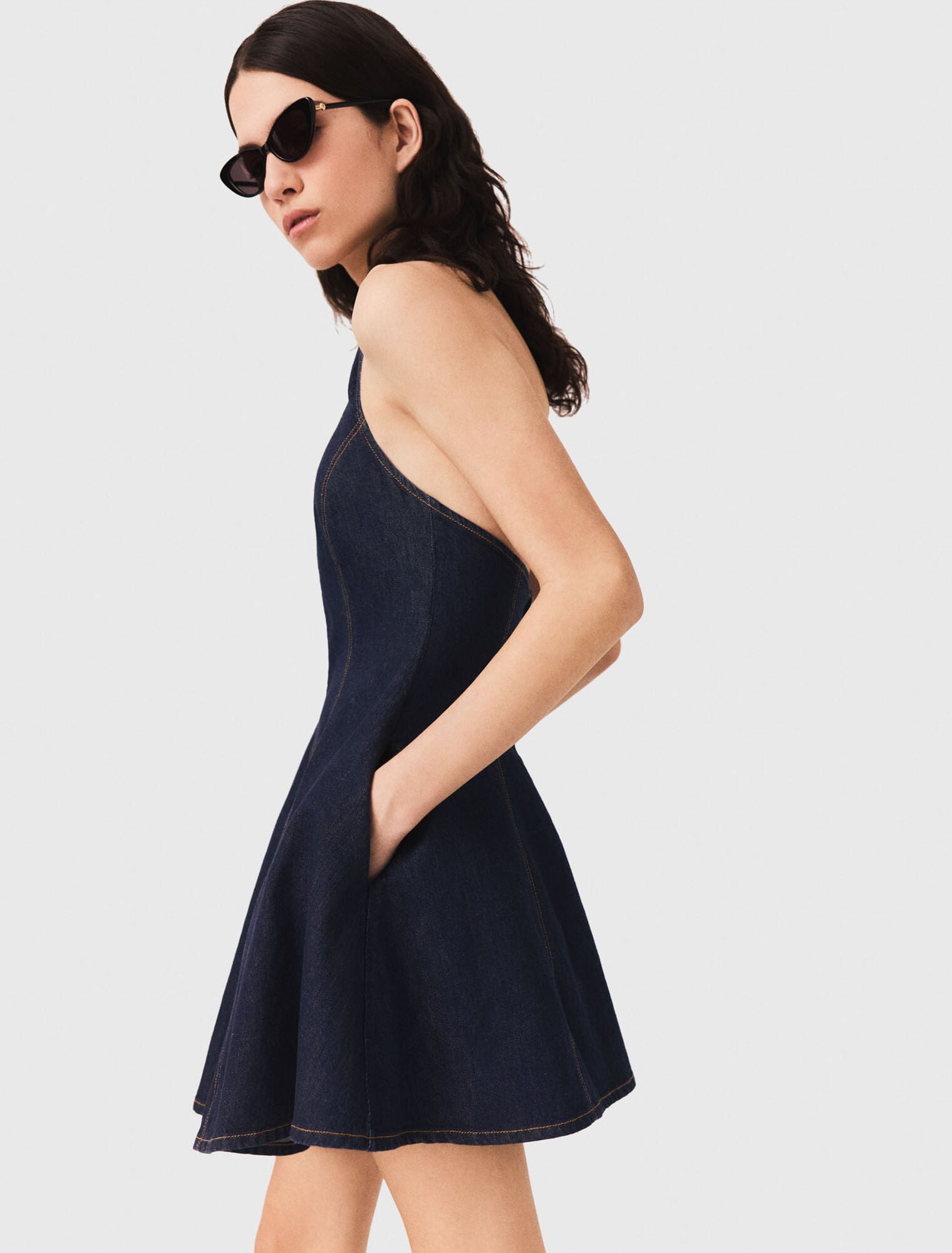 Robe courte en denim avec broche