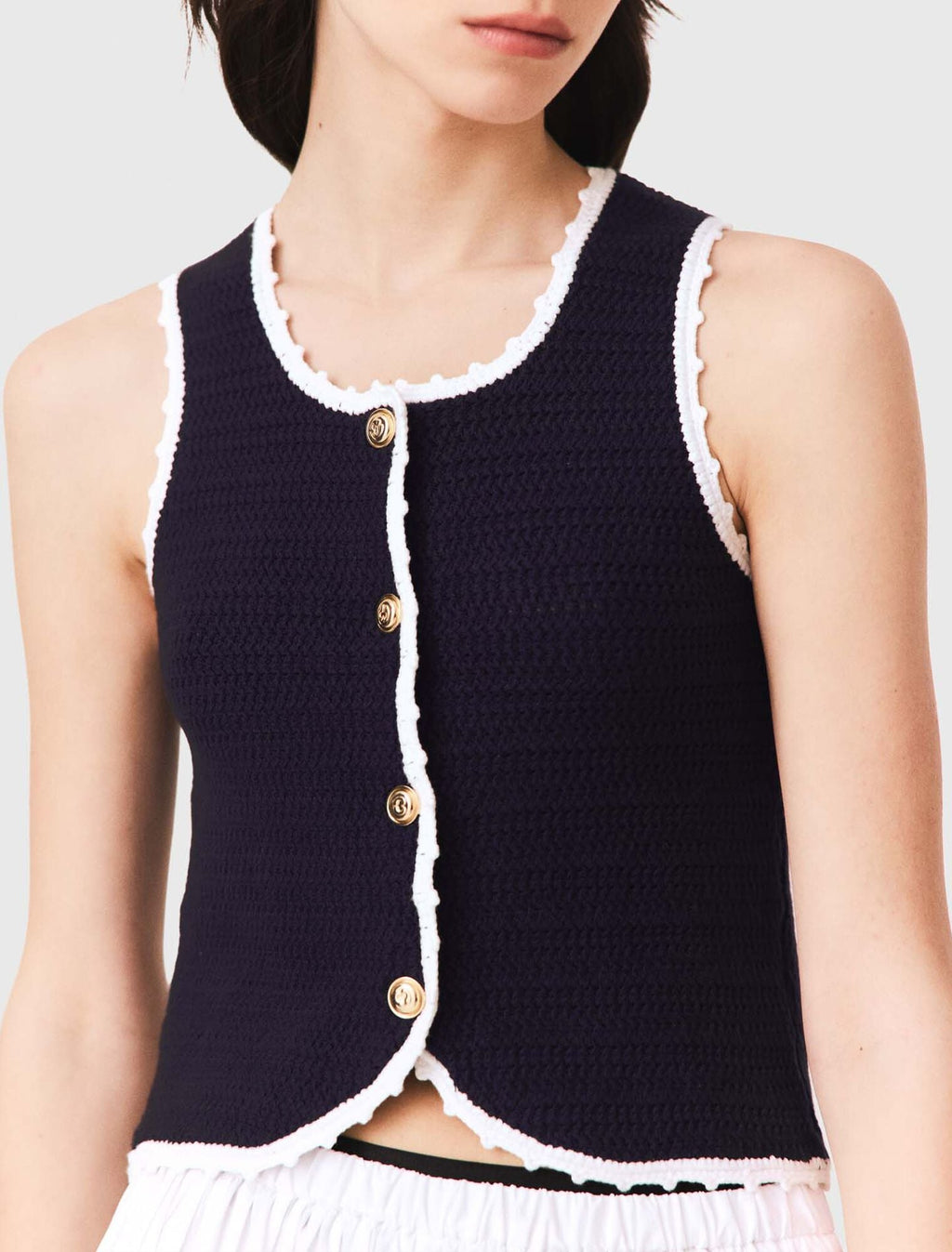 Top en maille avec finitions en crochet